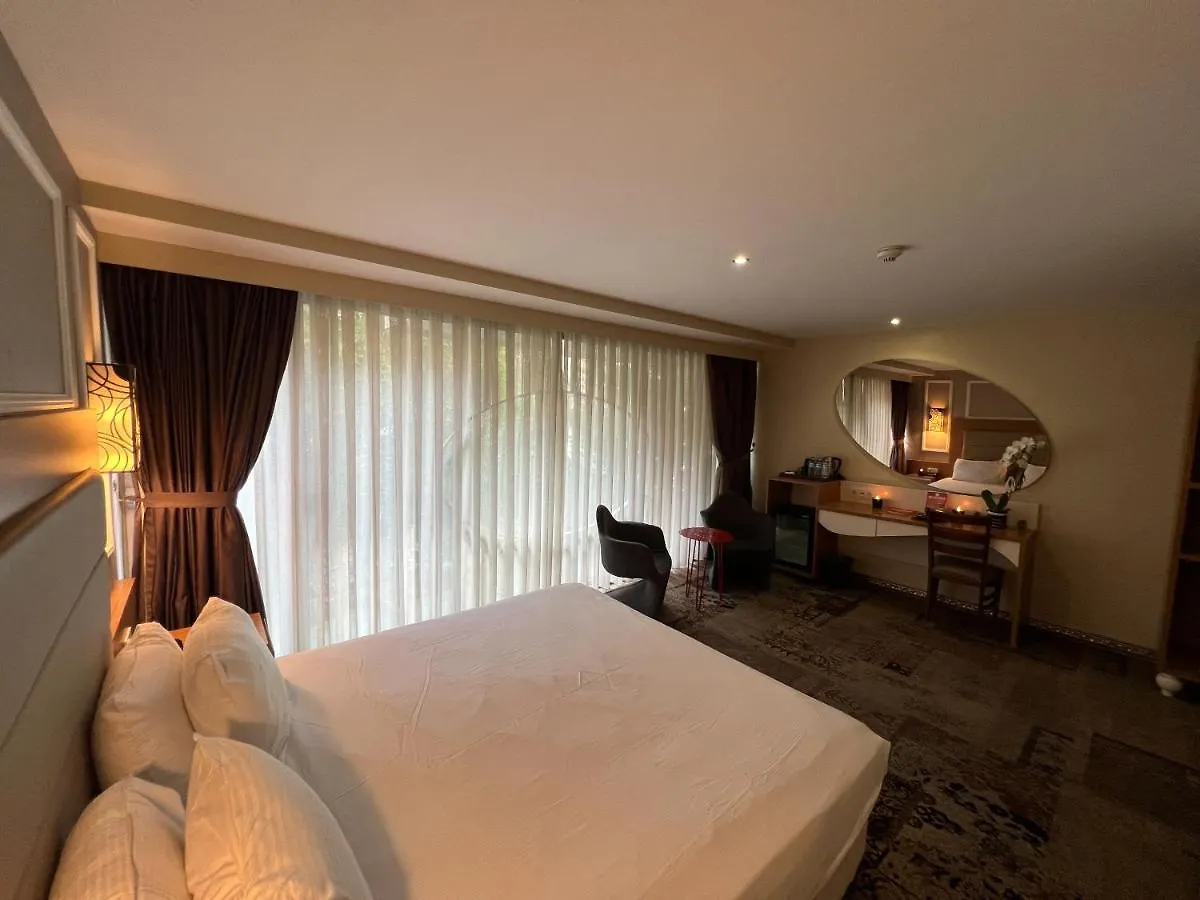 All Seasons Hotel Istanbul 4*,